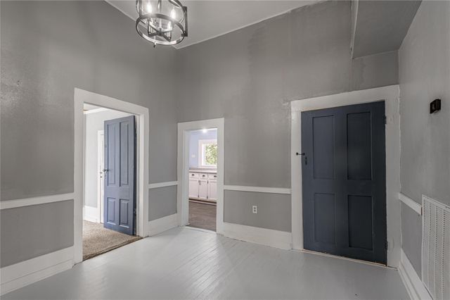 1002 Old Madisonville Road, Huntsville, TX 77320