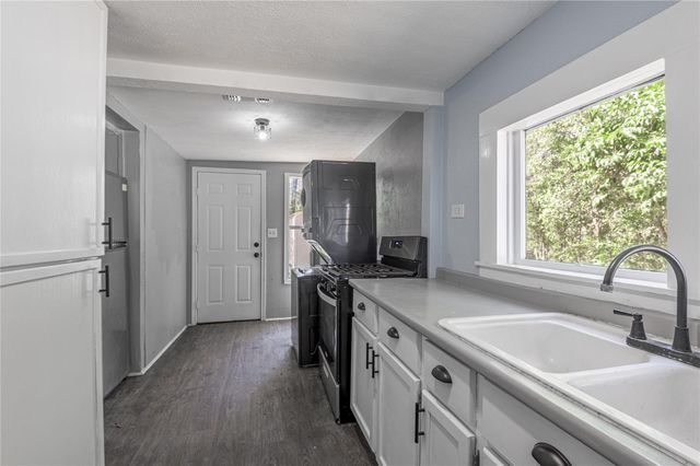 1002 Old Madisonville Road, Huntsville, TX 77320