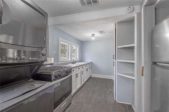 1002 Old Madisonville Road, Huntsville, TX 77320