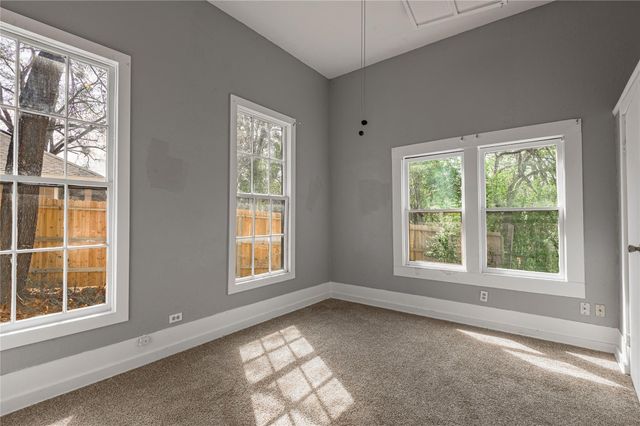 1002 Old Madisonville Road, Huntsville, TX 77320