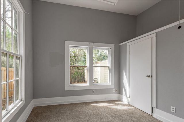 1002 Old Madisonville Road, Huntsville, TX 77320