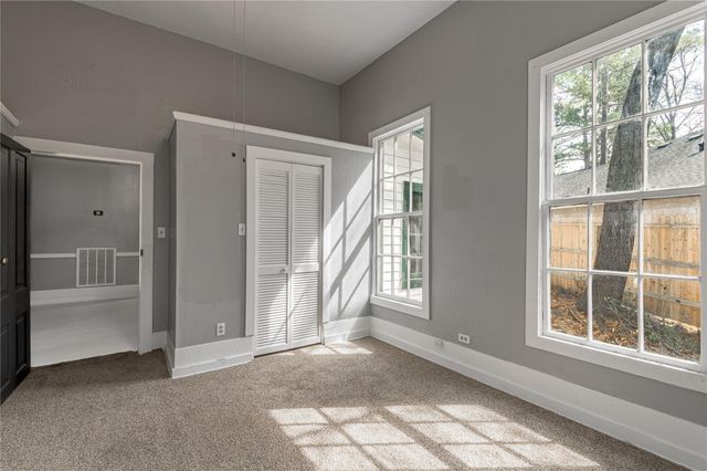 1002 Old Madisonville Road, Huntsville, TX 77320