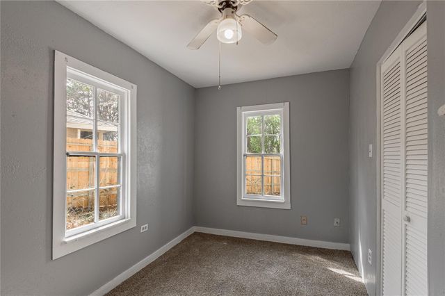 1002 Old Madisonville Road, Huntsville, TX 77320