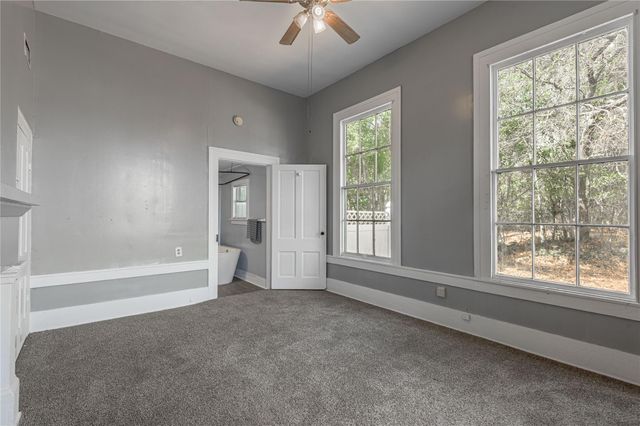 1002 Old Madisonville Road, Huntsville, TX 77320