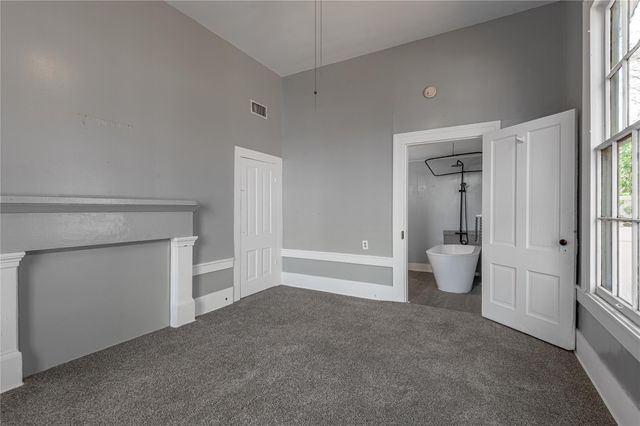 1002 Old Madisonville Road, Huntsville, TX 77320