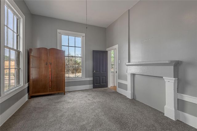 1002 Old Madisonville Road, Huntsville, TX 77320