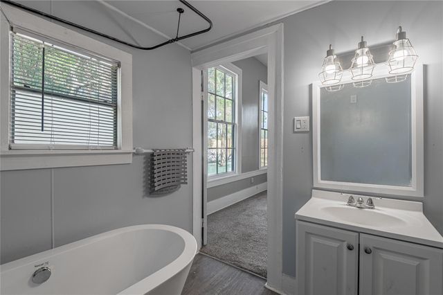 1002 Old Madisonville Road, Huntsville, TX 77320