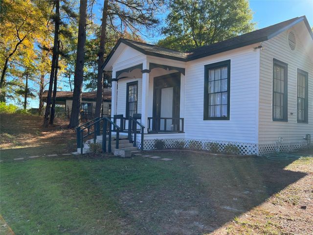 1002 Old Madisonville Road, Huntsville, TX 77320