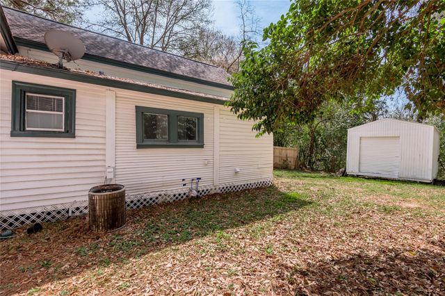 1002 Old Madisonville Road, Huntsville, TX 77320