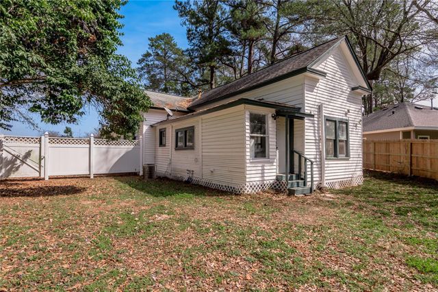 1002 Old Madisonville Road, Huntsville, TX 77320