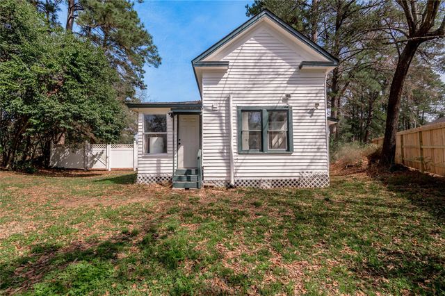 1002 Old Madisonville Road, Huntsville, TX 77320