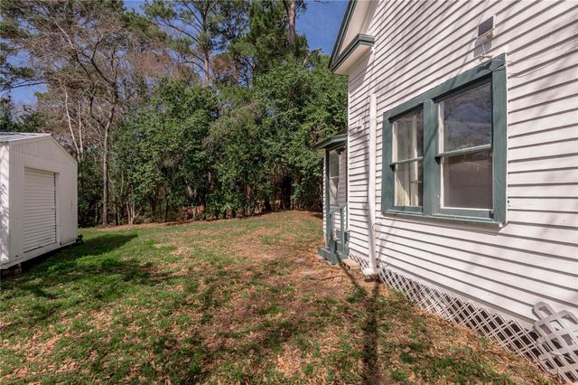 1002 Old Madisonville Road, Huntsville, TX 77320