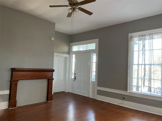 1002 Old Madisonville Road, Huntsville, TX 77320