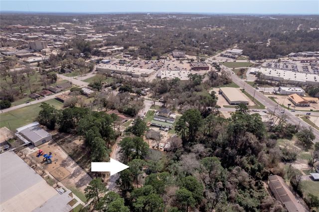 1002 Old Madisonville Road, Huntsville, TX 77320