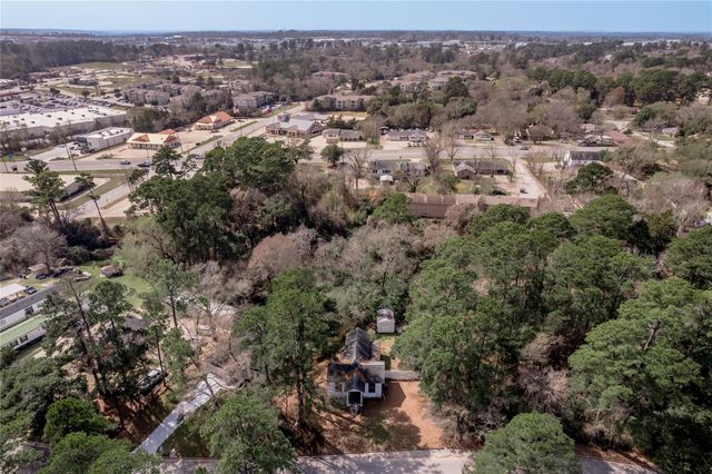 1002 Old Madisonville Road, Huntsville, TX 77320