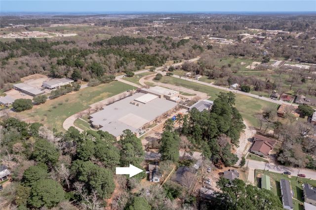 1002 Old Madisonville Road, Huntsville, TX 77320