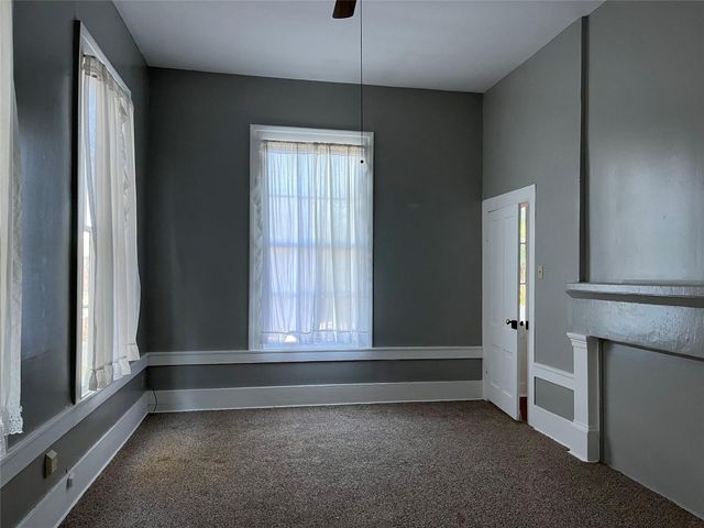 1002 Old Madisonville Road, Huntsville, TX 77320