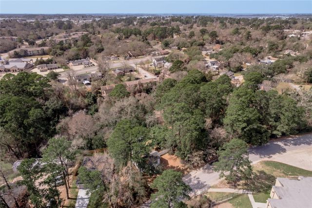 1002 Old Madisonville Road, Huntsville, TX 77320