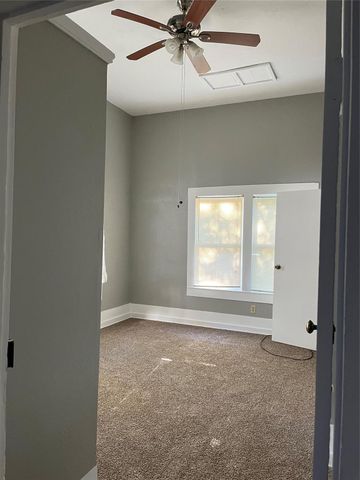 1002 Old Madisonville Road, Huntsville, TX 77320