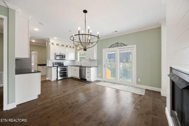606 Eagle Bend Rd, Clinton, TN 37716