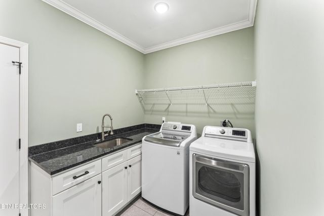 606 Eagle Bend Rd, Clinton, TN 37716