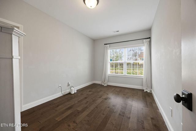 606 Eagle Bend Rd, Clinton, TN 37716