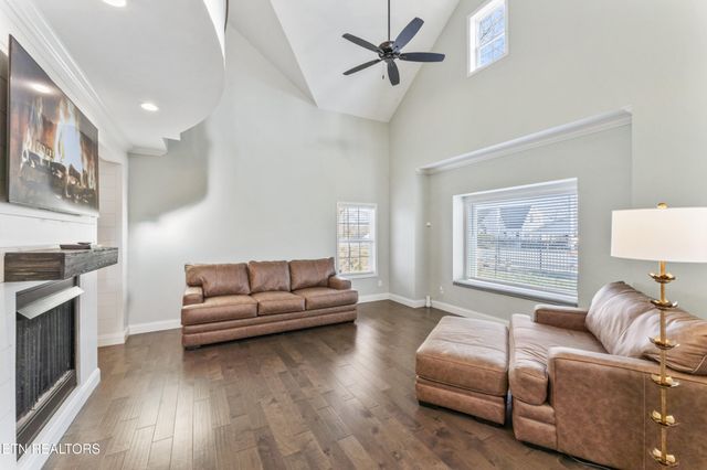 606 Eagle Bend Rd, Clinton, TN 37716