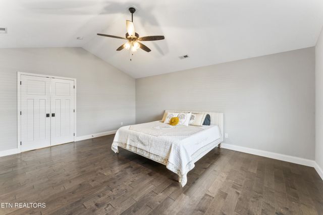 606 Eagle Bend Rd, Clinton, TN 37716