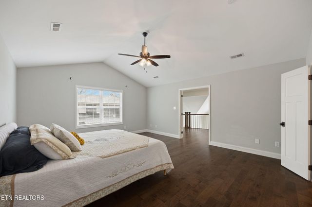 606 Eagle Bend Rd, Clinton, TN 37716