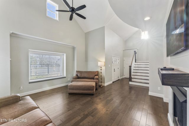 606 Eagle Bend Rd, Clinton, TN 37716