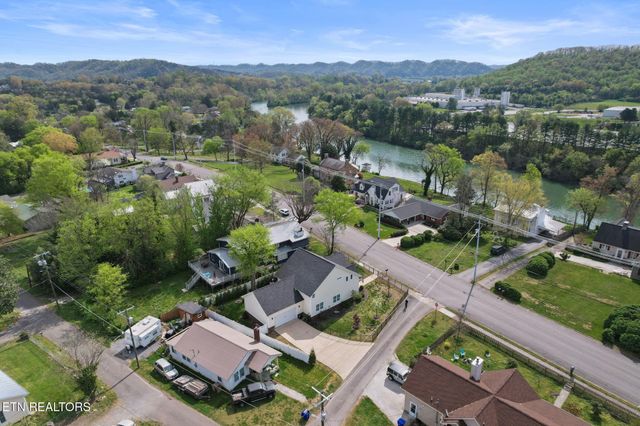 606 Eagle Bend Rd, Clinton, TN 37716