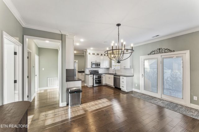 606 Eagle Bend Rd, Clinton, TN 37716