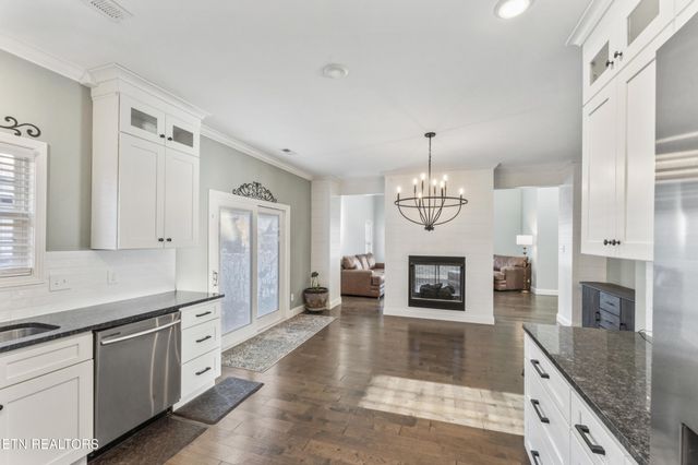 606 Eagle Bend Rd, Clinton, TN 37716