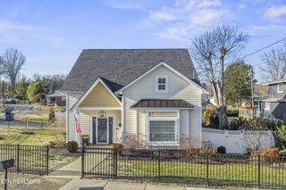 606 Eagle Bend Rd, Clinton, TN 37716
