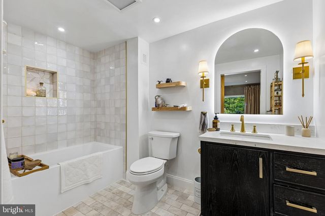 2700 S GRANT ST, Arlington, VA 22202
