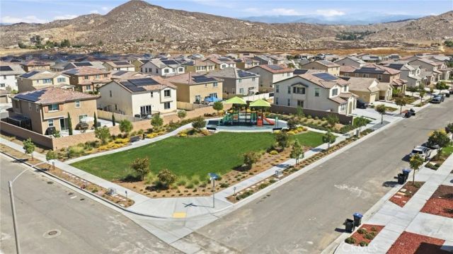 2807 Moonshimmer, Hemet, CA 92543
