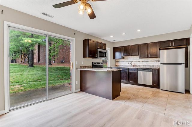 812 Highland Hill Court B, St Peters, MO 63376