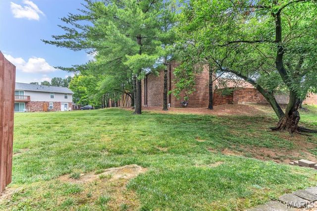 812 Highland Hill Court B, St Peters, MO 63376