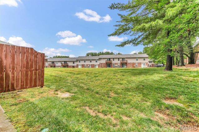 812 Highland Hill Court B, St Peters, MO 63376