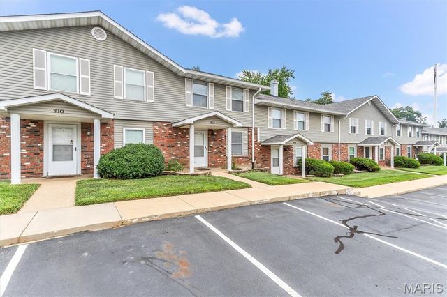 812 Highland Hill Court B, St Peters, MO 63376