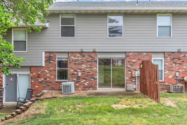 812 Highland Hill Court B, St Peters, MO 63376