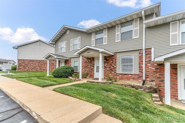 812 Highland Hill Court B, St Peters, MO 63376