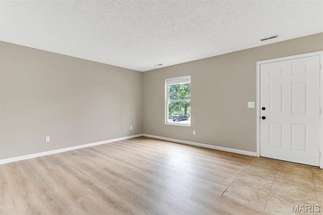 812 Highland Hill Court B, St Peters, MO 63376