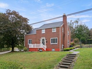 100 Harbeth Dr, Ross Twp, PA 15237