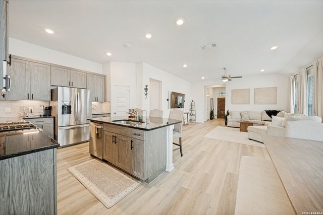 1617 Craftsman, New Braunfels, TX 78132