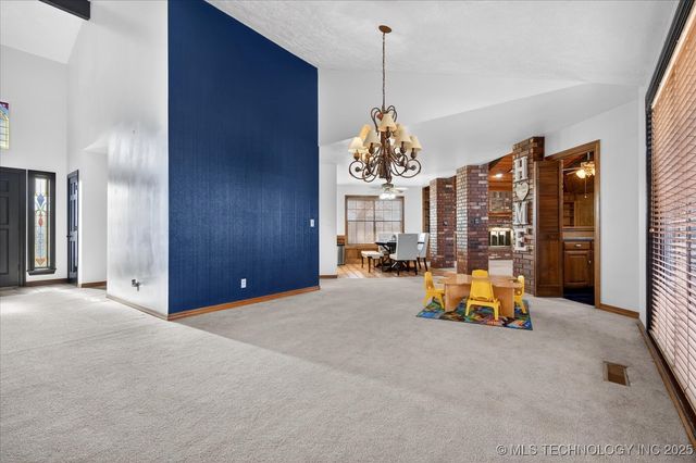 2616 Chapel Hill, Bartlesville, OK 74006