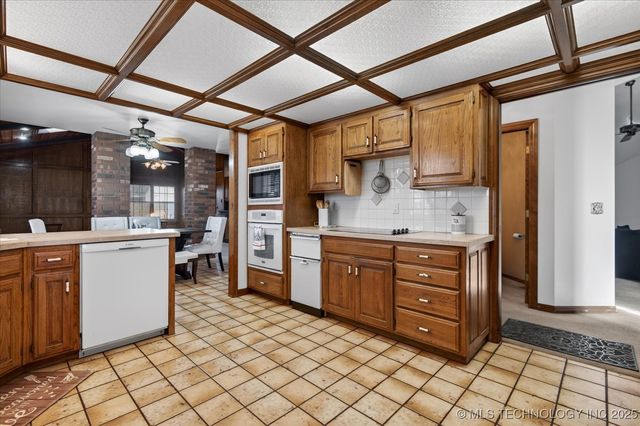 2616 Chapel Hill, Bartlesville, OK 74006