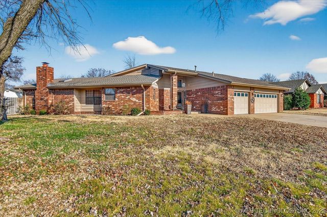 2616 Chapel Hill, Bartlesville, OK 74006