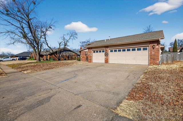 2616 Chapel Hill, Bartlesville, OK 74006