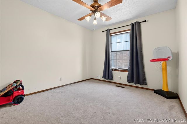 2616 Chapel Hill, Bartlesville, OK 74006